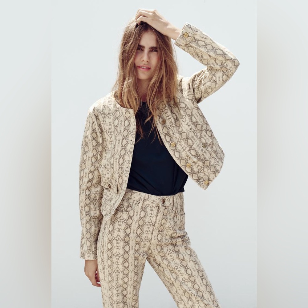 ZARA Snakeskin Print Denim Jacket blogger‎ favorite